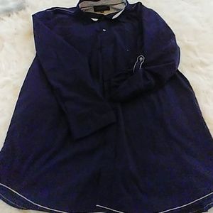 Classic casual button down in navy